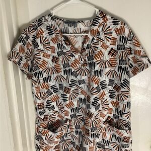 Wear for Care multicolor scrub top size medium